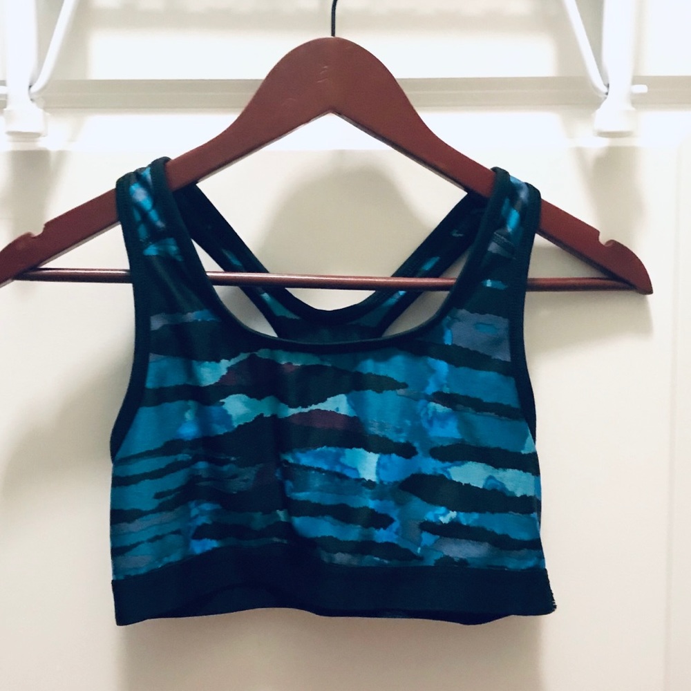 Women’s blue sports bra